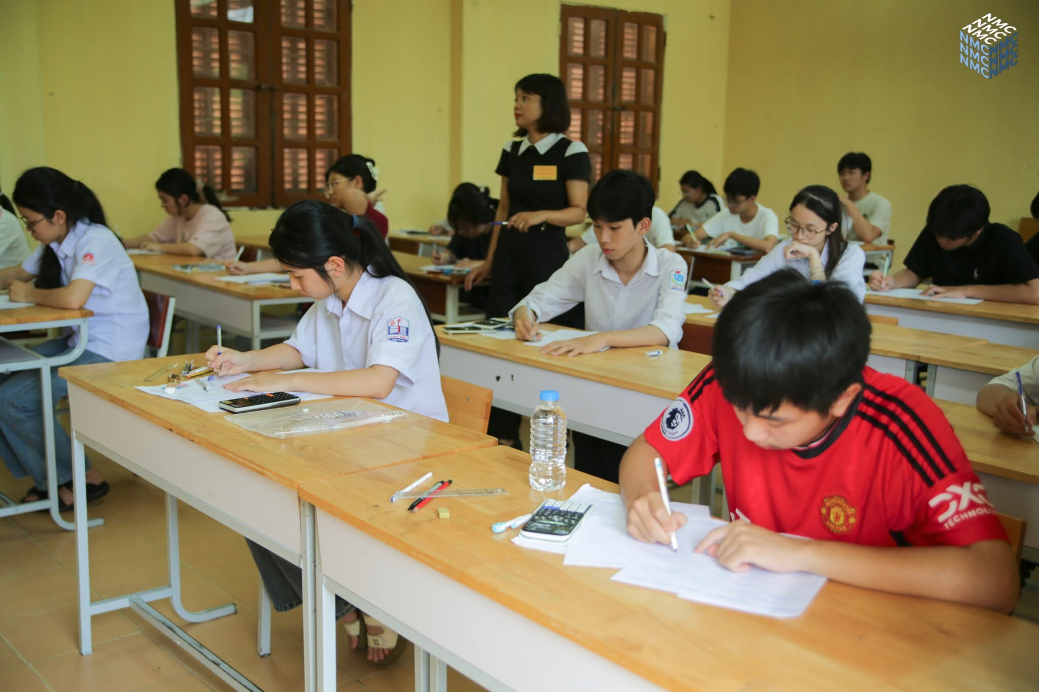 Nhấn để phóng to